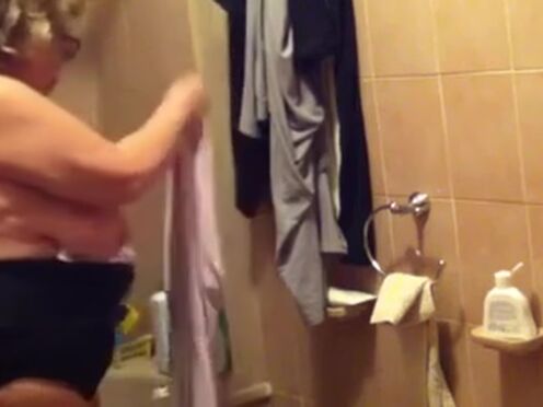 Секс со зрелой дамой в шляпе