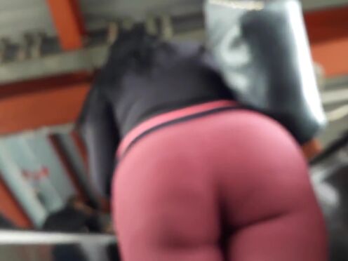 Секс с девственницей приехал врач