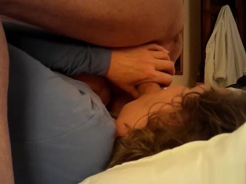 Татуированные мужчины занимаются сексом с близкой подругой