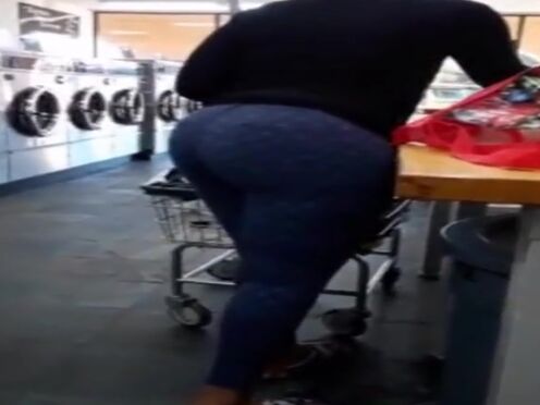 Порно тройное проникновение кончают в вагину