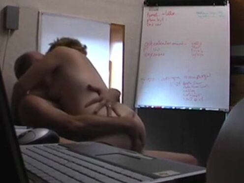 Порно ебля молодым кончают в рот