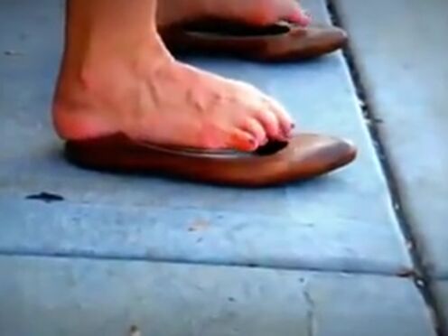 Украинская порноактриса алиса показывает свою бритую писю