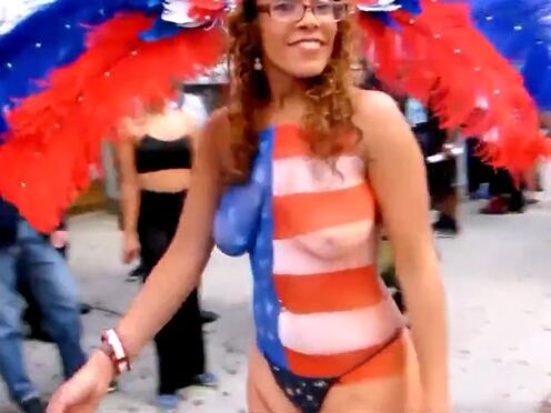 Порно мама попросила сестру подрочить сыну