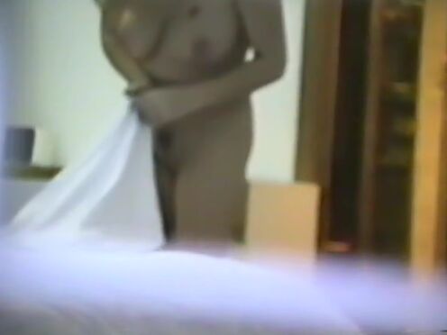 Секс школьник лапает сиськи однокласснице в ванной