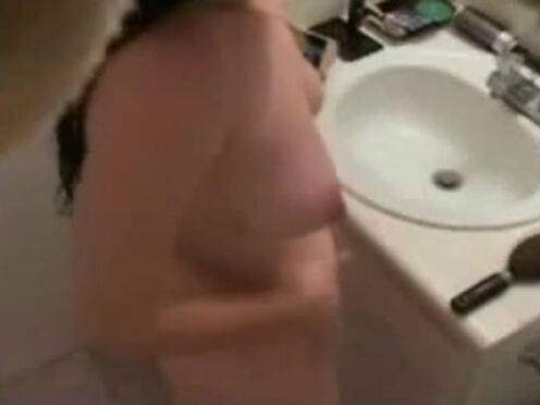 Бабушка скрытая камера туалет порно