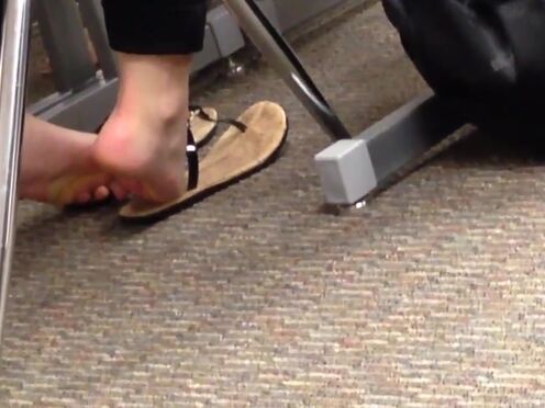 У парня между ног влагалище порно