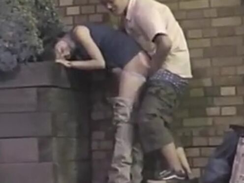 Мачеха застукала парня за дрочкой порно