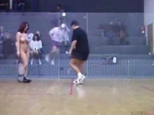 Порно сестра друга вошла в ванную