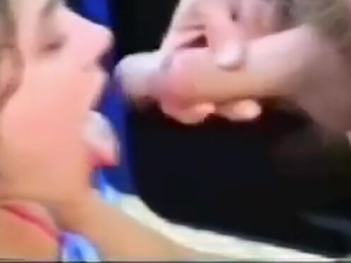 Порно ролики где люди ебут животных зоофилия