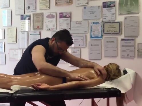 Секс с сексуальной стилисткой кореянкой