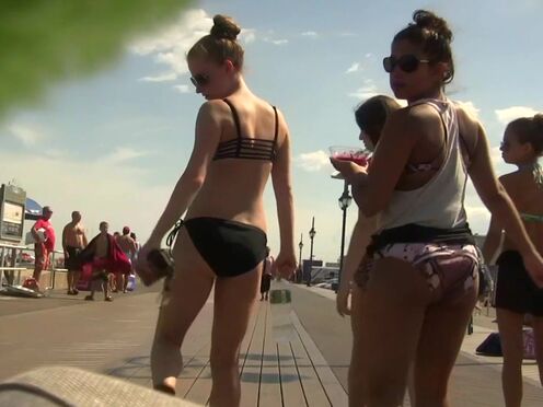 Негр трахнул молодую худую соседку