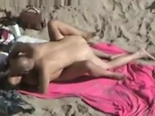 Порно негр жестко ебет худышку