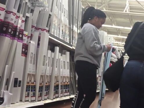 Порно отчим лижет и насилует падчерицу