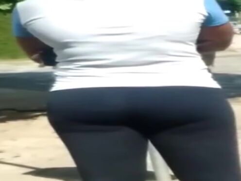 Трахаю дочь двое волосатых парней трахают девку