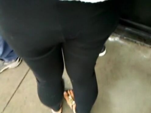 Порно увидел хорошую попу и куни сделал