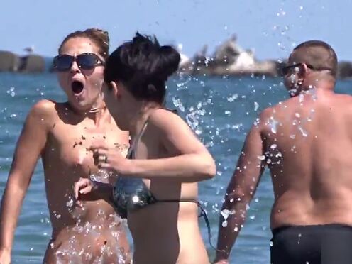 Порно зрелая жена пригласила сисястую подругу мужу