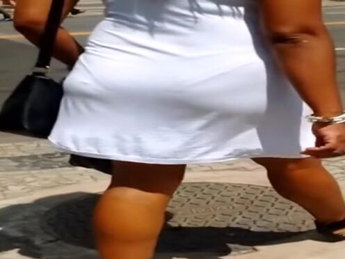 Сует писюн между ног стоячей бабе порно