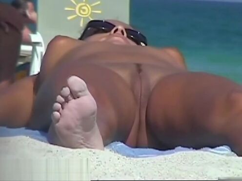 Учительница начала сниматься в порно