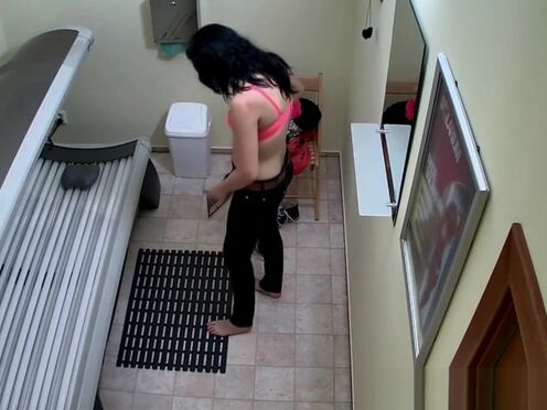 Негр массажист трахнул милфу на массажном столе