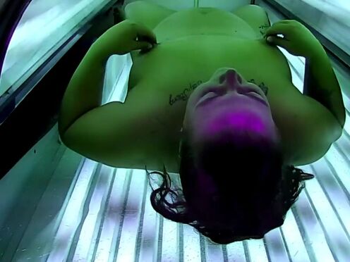 Женщина небритая порно групповое крупным планом