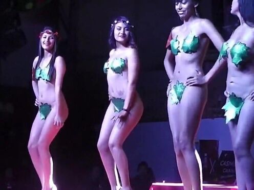 Порно оргии мать и дочь со страпоном