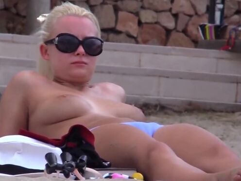 Секс видео трахают пальцами до судорог