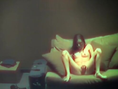 Порно ретро транс трахает девку в пизду