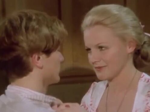 Чернокожая сестра совратила белого брата порно