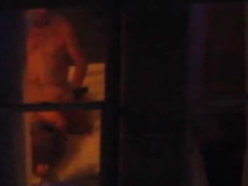 Парнуха жвотнми парни трахают козу