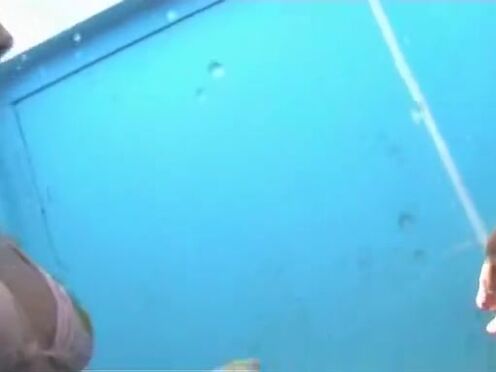 Секс видео вывез двух малышек на природу