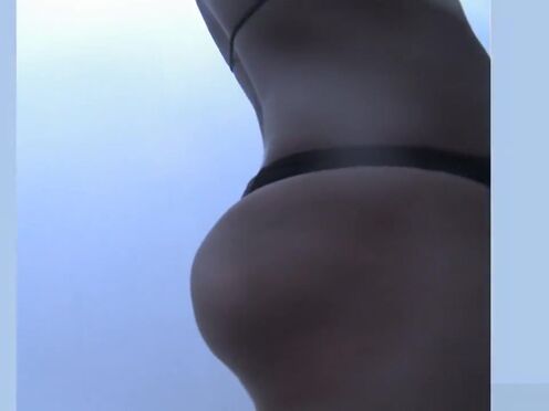 Мом модель биг асс анал