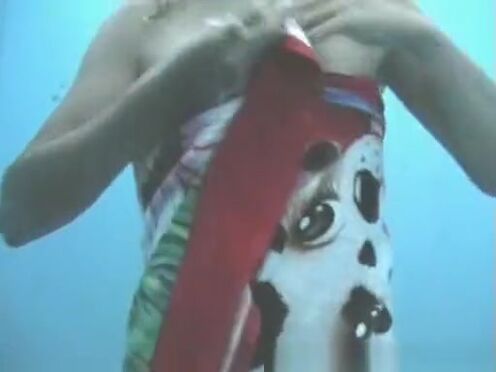 Секс видео раздевалка пляжная малолетки телег канал