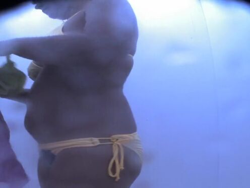 Порно молоденьких сосет сосок и дрочит парню