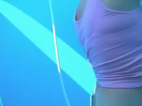 Миниатюрная девка хочет секса толька в попку