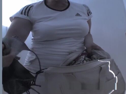 Голая баба ссыт на мужика порно