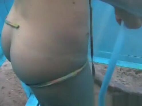 Парни срут там где приспичило порно