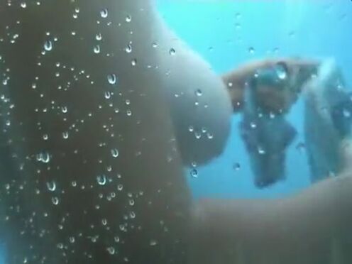 Две красотки соблазнили парня на секс