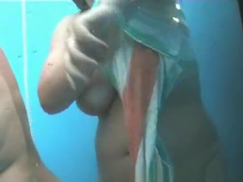 Лесби в кожаной курточке без трусов порно