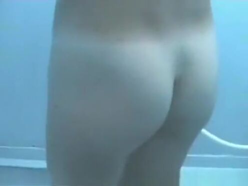 Хозяин бара трахнул новую официантку