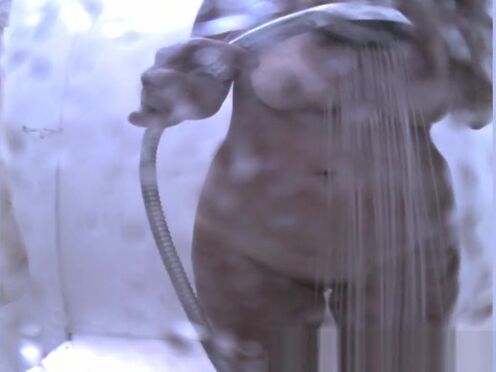 Секс с малышкой на кухне