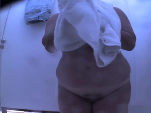 Парень душит ремнем во время секса