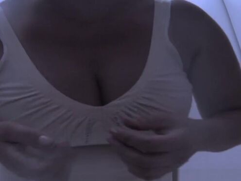 Порно в блестящих колготках и шелковым лифчике