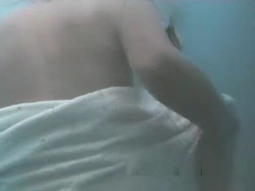 Девку привязали к кровати и трахнули порно