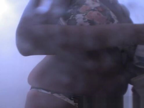 Домогается до малышки секс автобус америка