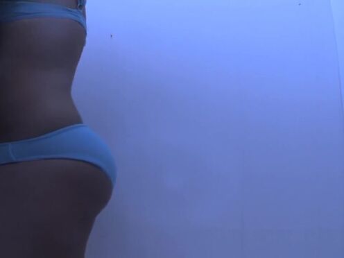 Быстрый секс стоя спереди в платье