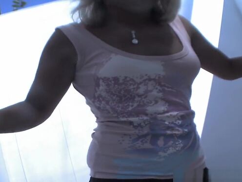 Красивая девушка сладко стонет от секса порно