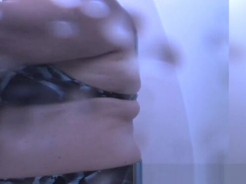 Секс сын увидел маму в черном халате