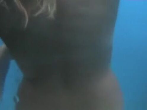 Трахнул бабку раком в ванне