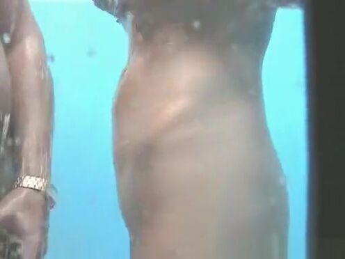 Порно пасынок трахнул красивую мачеху в душе