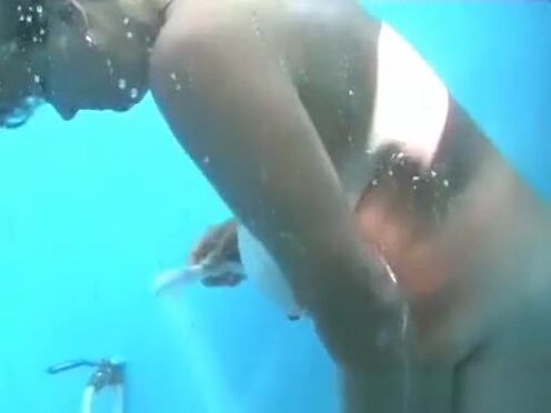 Секс через дырку в стене негритянка